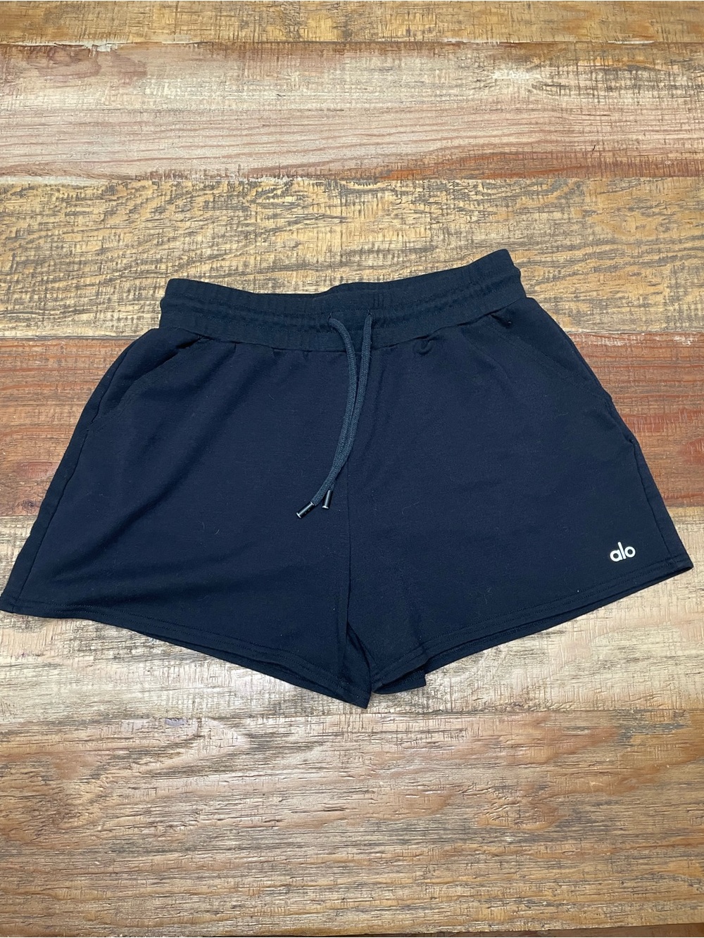 Alo yoga accolade sweat shorts women’s size medium Athleisure